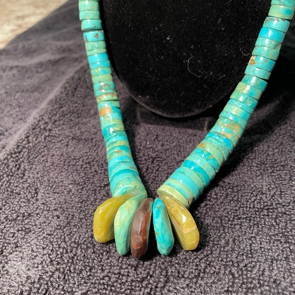Vintage Turquoise Beaded Necklace
Length 13” top to bottom - Picture 2 of 9
